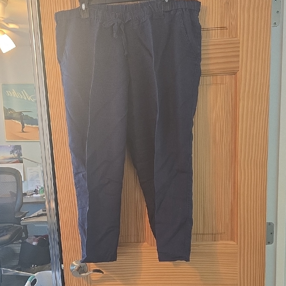 Navy Blue Linen Capri